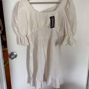 NWT Boohoo cream dress